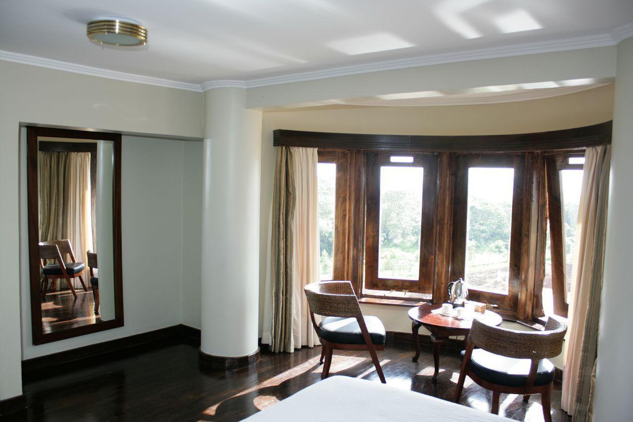 Treetops Mweiga Стая снимка