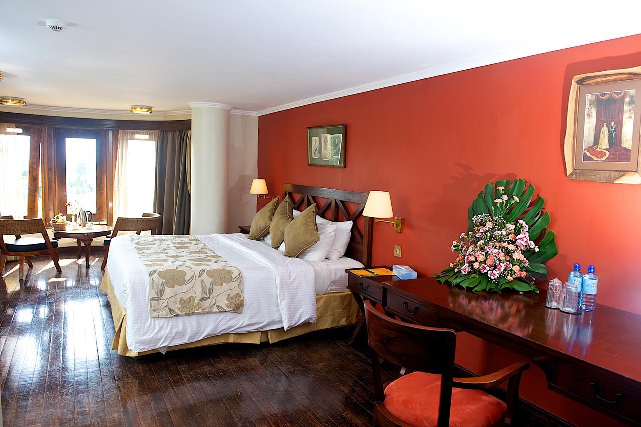 Treetops Mweiga Стая снимка